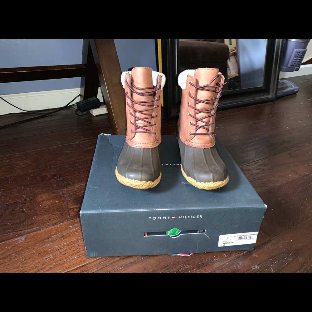 Tommy Hilfiger weather boots
